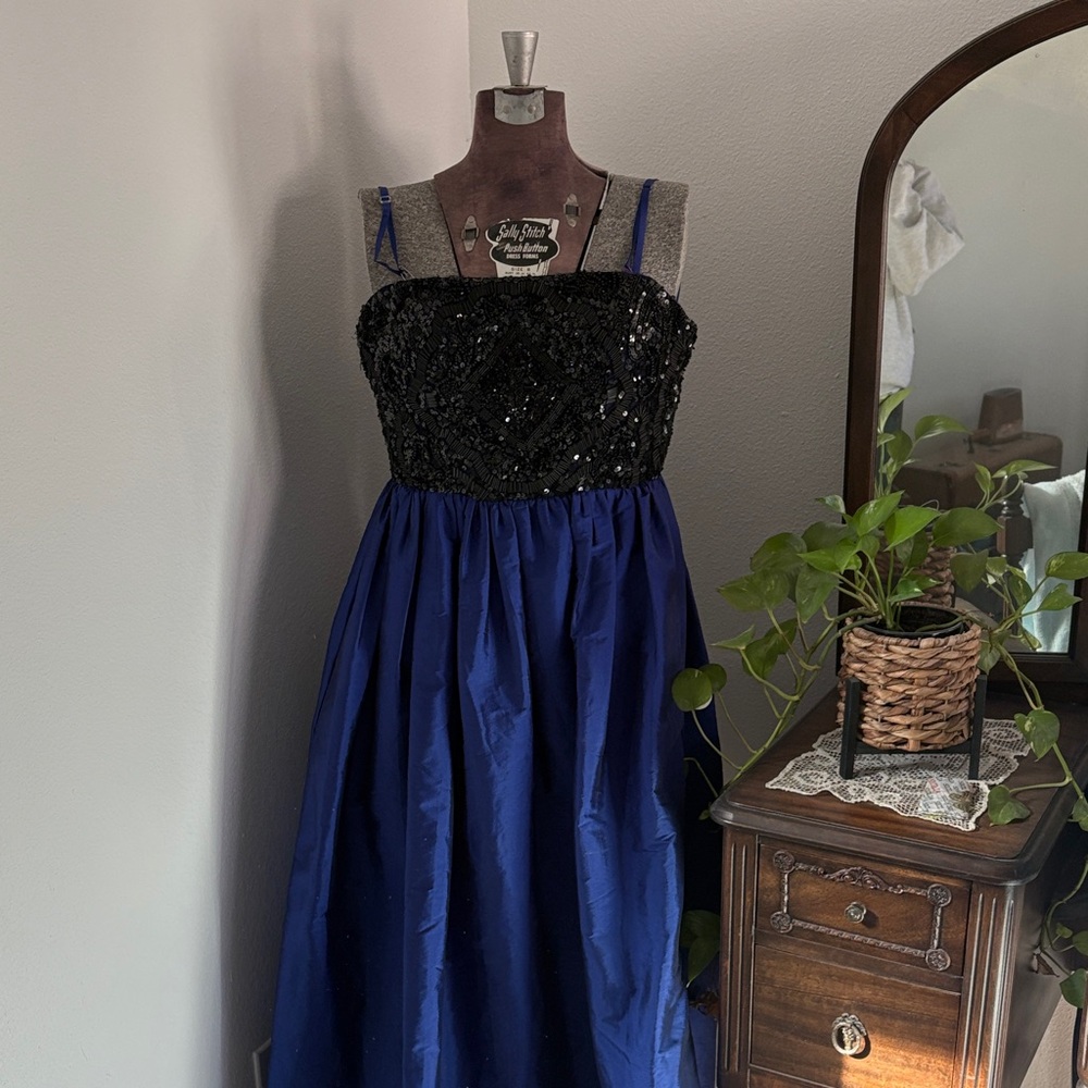 Aidan Mattox Black and Blue Prom Dress